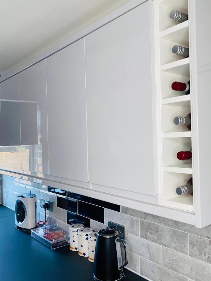 Bright, Spacious, Modern Interior Decor 2 Bedrooms Apartment With Amazing Views Londen Buitenkant foto