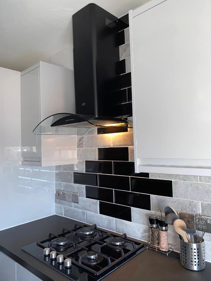 Bright, Spacious, Modern Interior Decor 2 Bedrooms Apartment With Amazing Views Londen Buitenkant foto