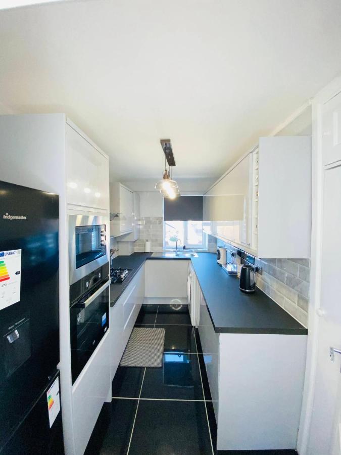 Bright, Spacious, Modern Interior Decor 2 Bedrooms Apartment With Amazing Views Londen Buitenkant foto