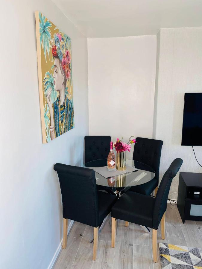 Bright, Spacious, Modern Interior Decor 2 Bedrooms Apartment With Amazing Views Londen Buitenkant foto
