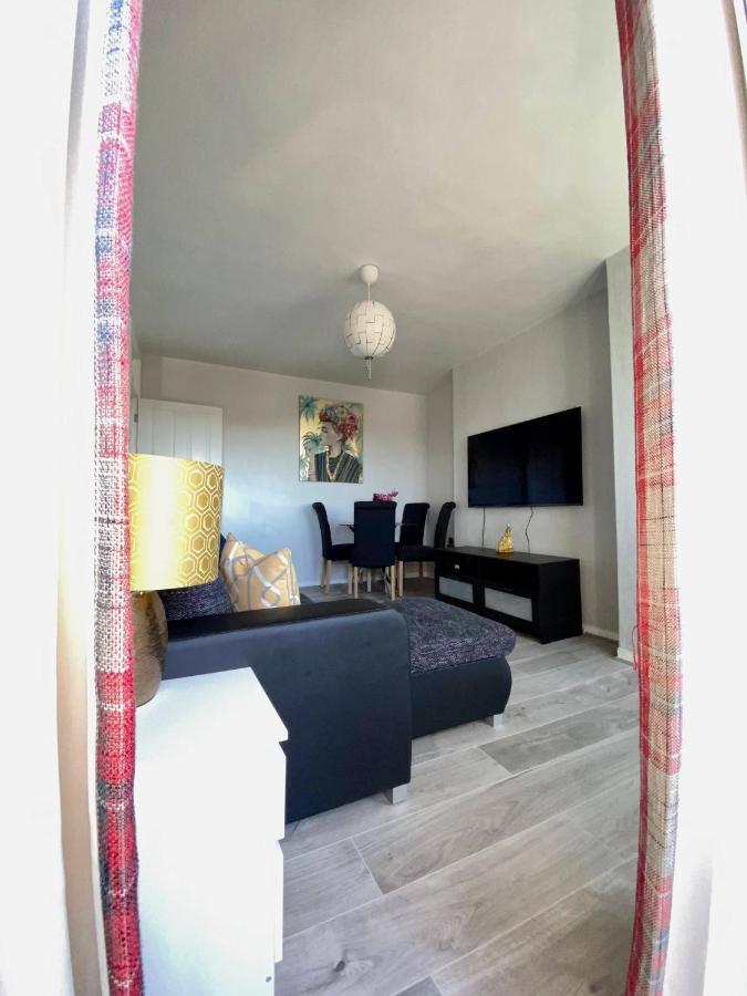 Bright, Spacious, Modern Interior Decor 2 Bedrooms Apartment With Amazing Views Londen Buitenkant foto