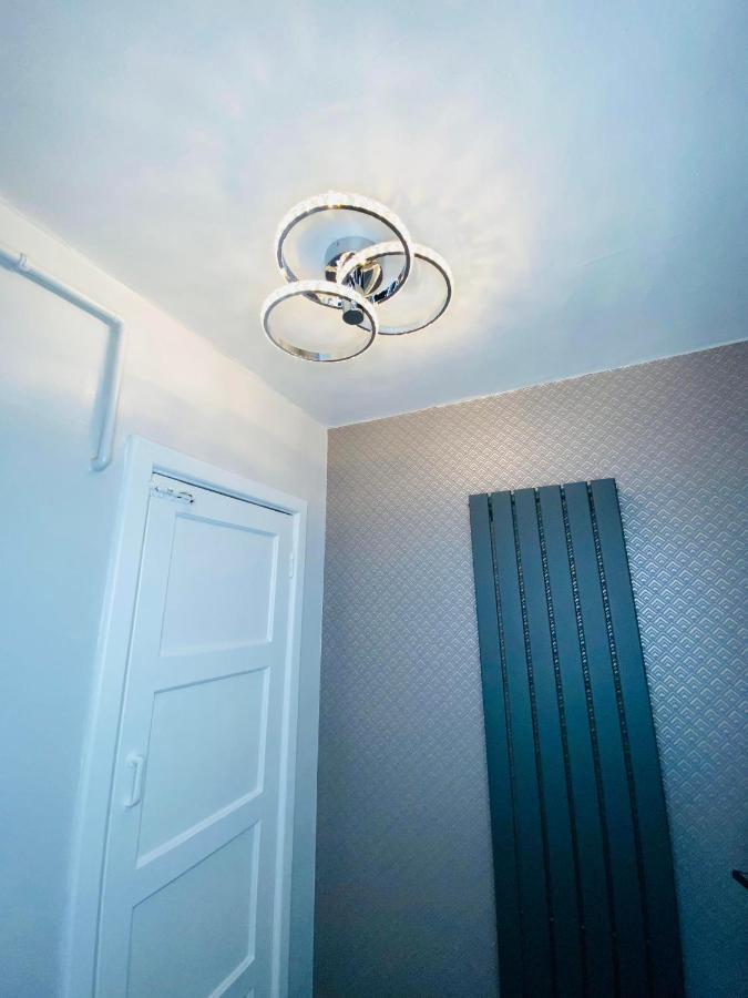 Bright, Spacious, Modern Interior Decor 2 Bedrooms Apartment With Amazing Views Londen Buitenkant foto
