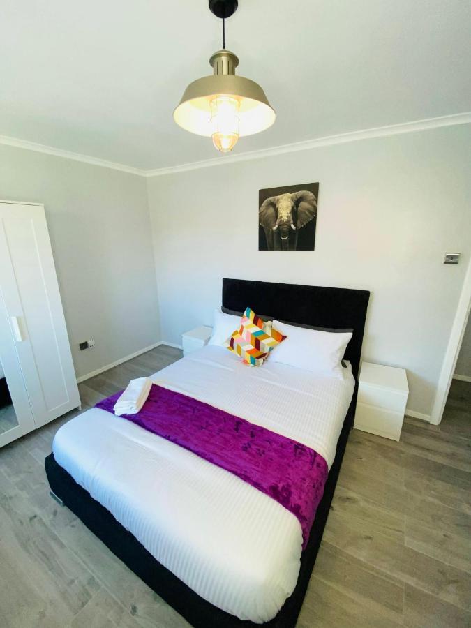 Bright, Spacious, Modern Interior Decor 2 Bedrooms Apartment With Amazing Views Londen Buitenkant foto